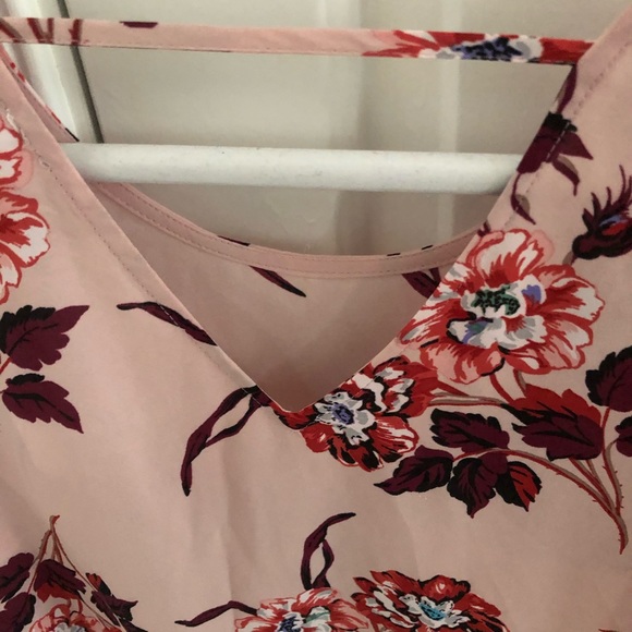 Beautiful pink flowered flowing top,very pretty ! - Picture 4 of 8